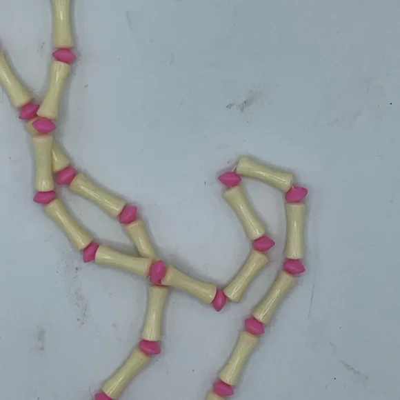 “MCM PINK BEADED VINTAGE NECKLACE” Costume Jewelry. - Picture 10 of 13